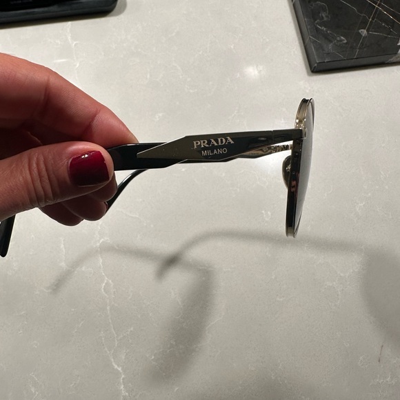 Prada sunglasses, current on Prada website - Picture 4 of 4